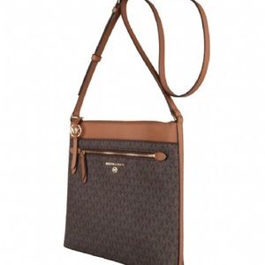 Michael Kors Jet Set Charm crossbody bag flat (Brown)